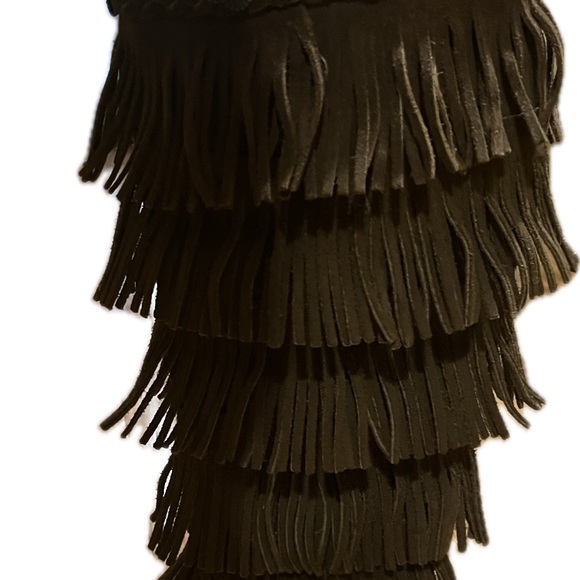 Gorgeous Minnetonka moccasin fringe boots in brown. - Picture 4 of 4